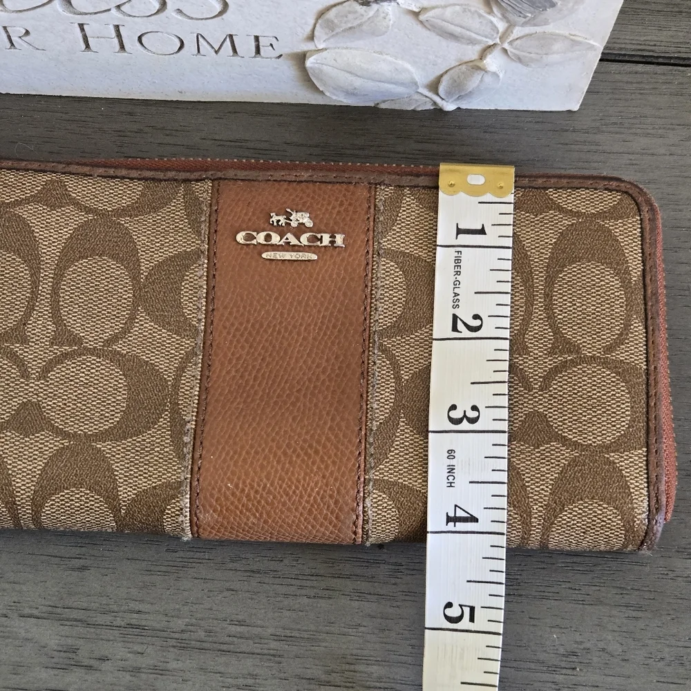 Coach Wallet - Picture 11 of 11